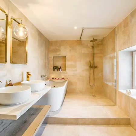 Penzion Maison Unique Avec Jacuzzi Et Sauna En Normandie 4*
